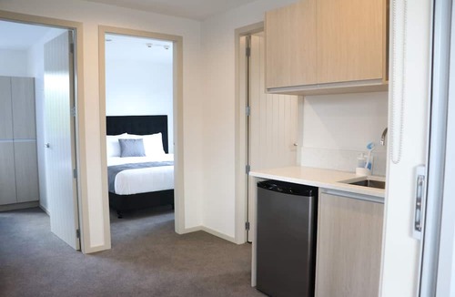Edgeware Hotel | MCM Motel