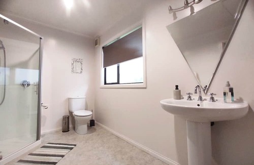 Takaka Bed & Breakfast | Golden Caves - Bed & Breakfast
