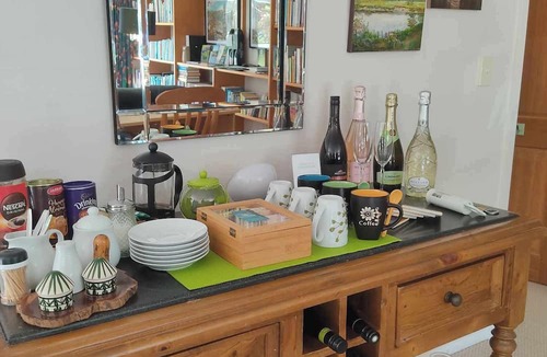 Takaka Bed & Breakfast | Golden Caves - Bed & Breakfast