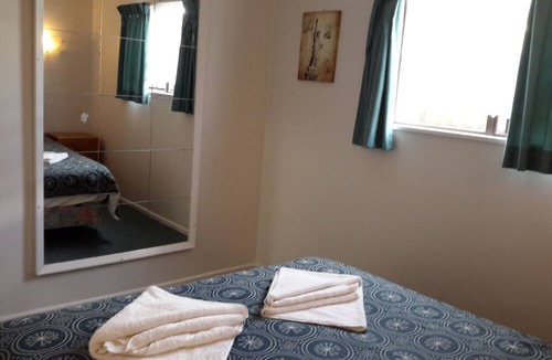 Papakura Hotel | Papakura Pioneer Motor Lodge and Motel