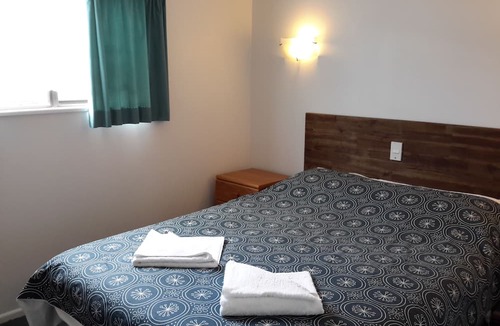 Papakura Hotel | Papakura Pioneer Motor Lodge and Motel