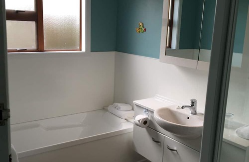 Waitomo Caves House | Waitomo Caves Guest Lodge