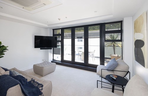 Mount Maunganui Apartment | Enjoy sea peeps to the Main Beach.