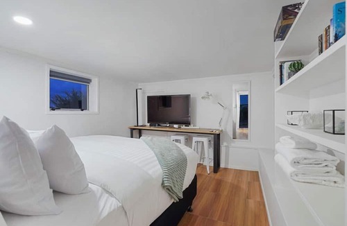 Glen Eden Apartment | The Nifty Nook Studio with Parking and Wi-fi