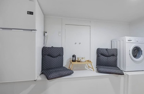 Glen Eden Apartment | The Nifty Nook Studio with Parking and Wi-fi