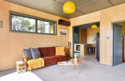 New Brighton Apartment | Splash Hut - Beach front Bach with a retro vibe