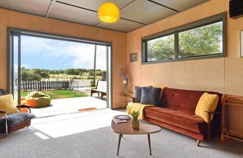New Brighton Apartment | Splash Hut - Beach front Bach with a retro vibe