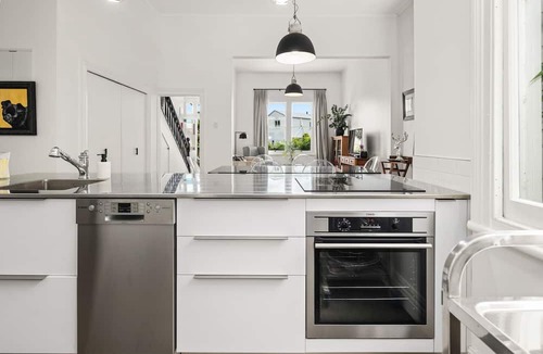 Bluff Hill House | Ports Keep - Napier Holiday Home