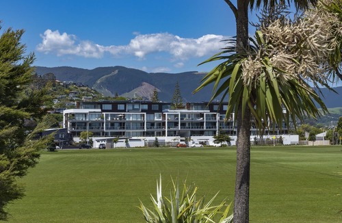 Tahunanui Apartment | Tahunanui Getaway in the Oceanview Apartments complex