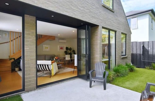 Addington Apartment | Dickens St-Stylish 2-Bedroom Townhouse - Your Perfect Getaway