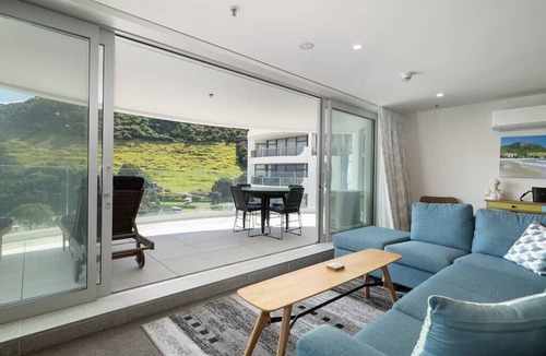 Mount Maunganui Apartment | Oceanside Apartment with Iconic Views!