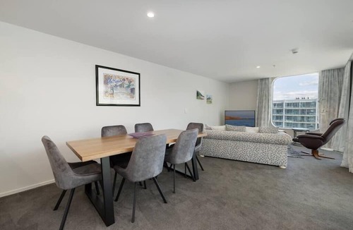 Mount Maunganui Apartment | Oceanside Apartment with Iconic Views!