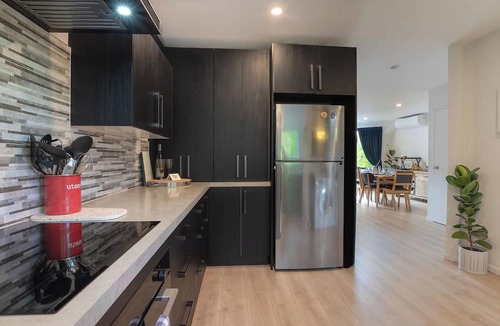 Fernhill Apartment | Sarahs Scenic Stay | Mountain Lake Views