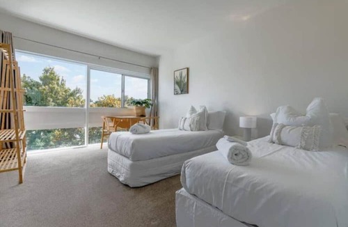 Mission Bay Apartment | Sun Soaked | 1 BR w/Sea Views|Kitchenette Cupboard