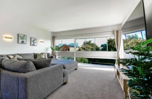 Mission Bay Apartment | Sun Soaked 1 BD | Full Kitchen w/Sea View