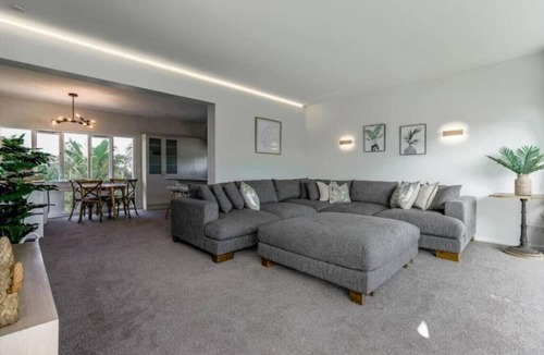 Mission Bay Apartment | Sun Soaked 1 BD | Full Kitchen w/Sea View