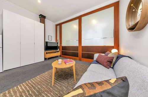 Auckland Central Business District Apartment | Stylish Retreat with city views in Auckland CBD
