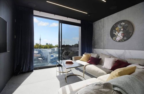 Grey Lynn Apartment | Entertainers penthouse with 5 bedrooms pool & spa
