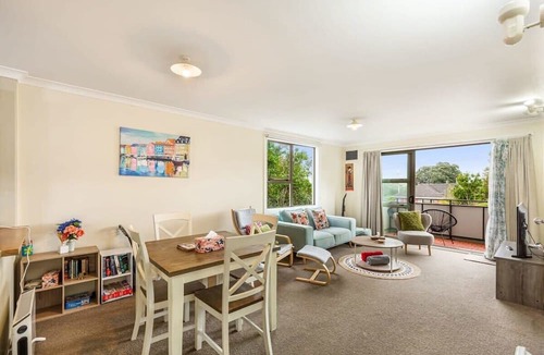 Mount Eden Apartment | Lovely 2-Bedroom Rental with Parking Zodiak Stays