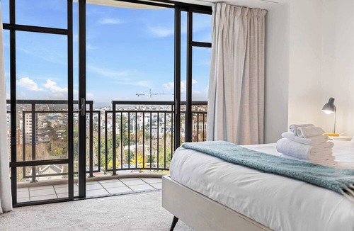Auckland Central Business District Apartment | Bright 1 Bedroom Beauty with Balcony Zodiak Stays