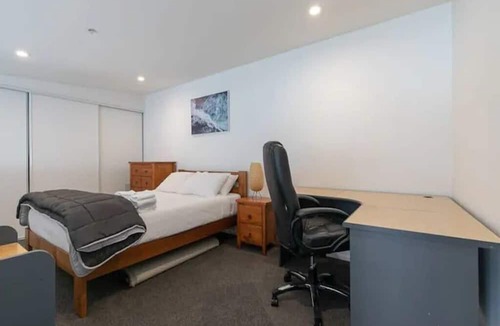 Eden Terrace Apartment | Roomy Loft with Free Parking by Zodiak Stays