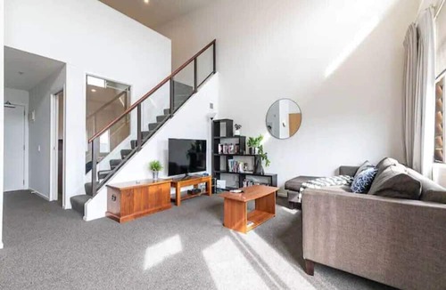 Eden Terrace Apartment | Roomy Loft with Free Parking by Zodiak Stays