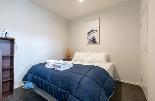 Eden Terrace Apartment | Roomy Loft with Free Parking by Zodiak Stays