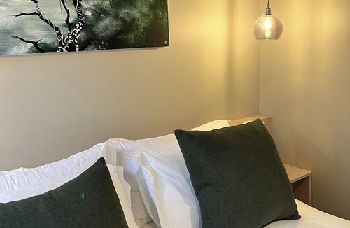 Thorndon Apartment | Tinakori Village Retreat - Renovated apartment in a charming heritage building