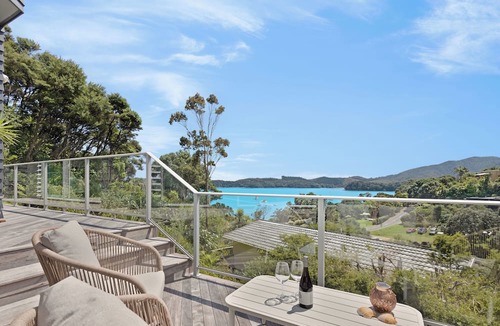 Parekura Bay House | Lavish Luxury - Parekura Bay Holiday Home