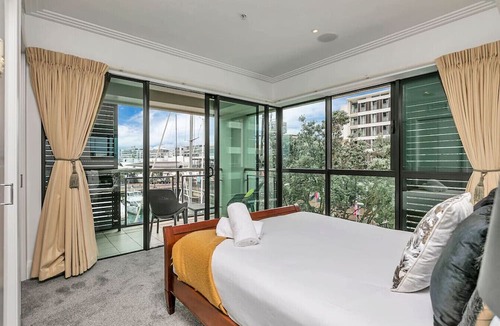 Auckland Central Business District Apartment | Waterfront Wonder + CP!
