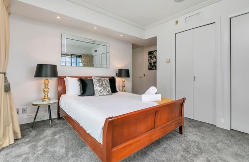 Auckland Central Business District Apartment | Waterfront Wonder + CP!