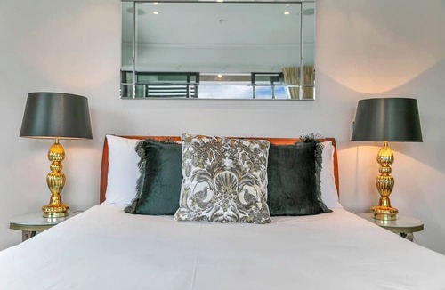 Auckland Central Business District Apartment | Waterfront Wonder + CP!