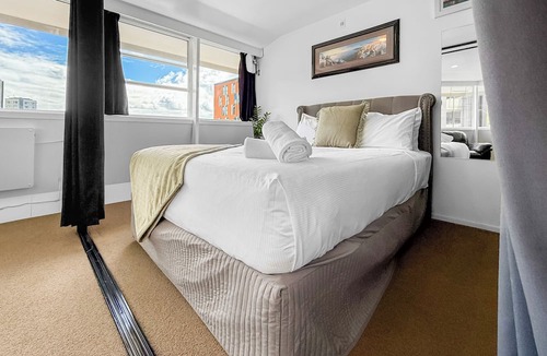 Grafton Apartment | Whitaker Wish | Spacious, City Apt with Sea View