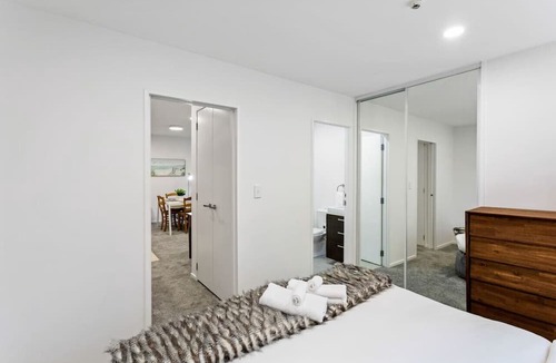 Takapuna Apartment | Hideaway Apartment with Pool & Free Parking