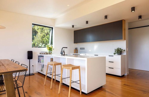 Surfdale House | Pacific Retreat - Stay Waiheke
