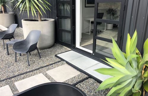 Mahurangi West House | Unique coastal property just 40 mins from the CBD, the ultimate getaway!