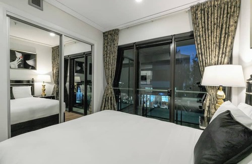 Auckland Central Business District Apartment | The Celebrity - Viaduct