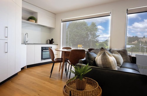 Albert Town Apartment | Alpine Junction Townhouse Apartments