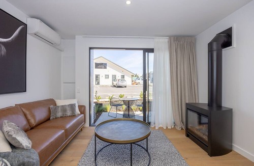 Albert Town Apartment | Alpine Junction Townhouse Apartments