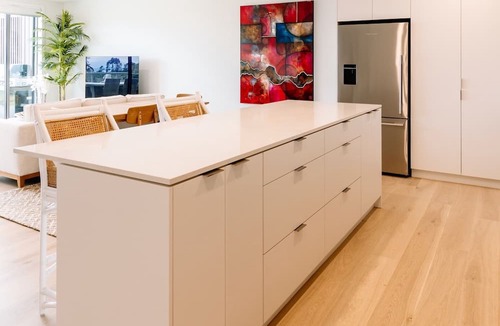 Tahunanui Apartment | Oceanview Retreat - Stunning penthouse apartment in the Oceanview Apartments complex in Tahunanui