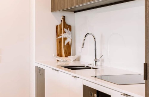 Tahunanui Apartment | Oceanview Retreat - Stunning penthouse apartment in the Oceanview Apartments complex in Tahunanui
