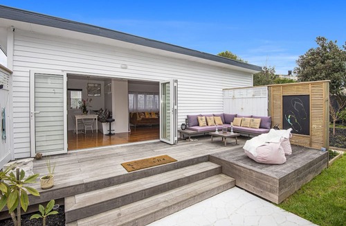 Ngunguru Apartment | Stylish Waterfront Studio Sanctuary!