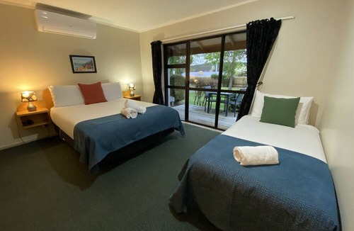 Motuoapa Cottage | Motuoapa Bay Chalets