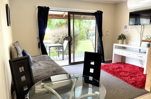 Motuoapa Cottage | Motuoapa Bay Chalets