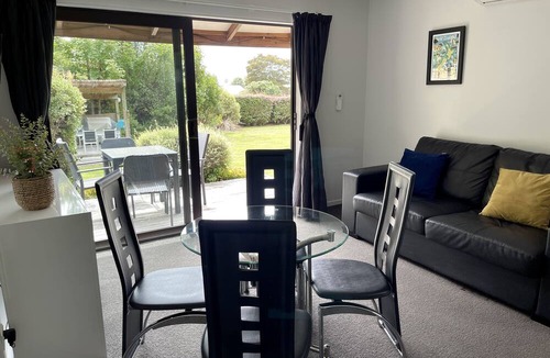 Motuoapa Cottage | Motuoapa Bay Chalets