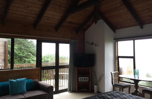 Thames Cottage | Grafton Cottage & Chalets