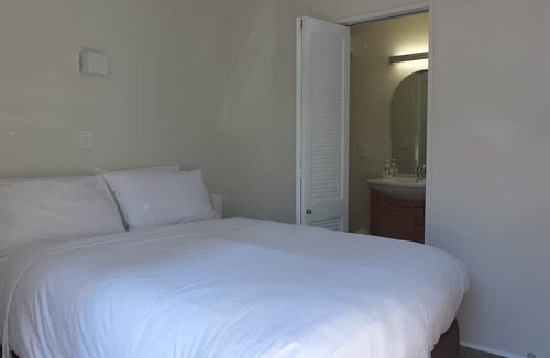 Ostend Apartment | Le Chalet Waiheke Apartments