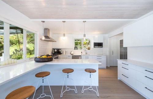 Kawau Island Resort | Kawau Lodge - Kotuku Master Suite plus 3 bedrooms