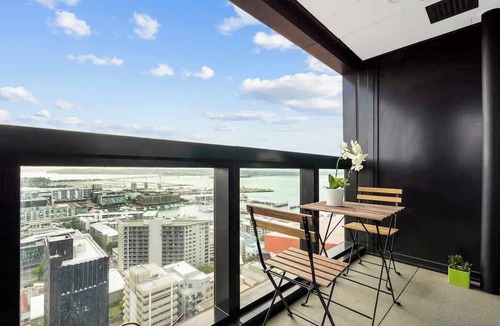 Auckland Central Business District Apartment | Amazing Harbour & Sea View 2Bd & 2Bth with Aircon Near Skytower & Britomart