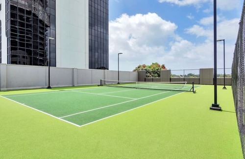 Takapuna Apartment | Skyline Sojourn Studio with Parking and Sea Views